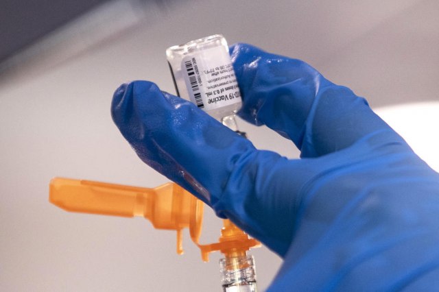 Preporuka Fauèija: Oni sa slabim imunitetom moraju što pre da dobiju treæu dozu